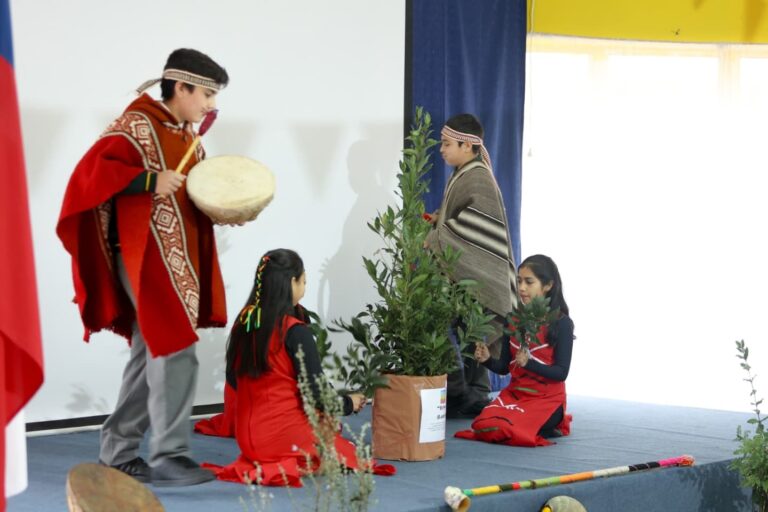 Con una emotiva y colorida ceremonia, la Escuela Amanda Chávez Navarrete celebró el Wüñoy Tripantü
