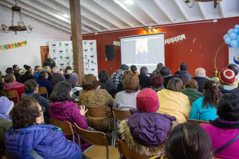 La semana pasada vivimos una emotiva jornada junto a nuestros adultos mayores, celebrando la premiación del concurso «Érase una vez»