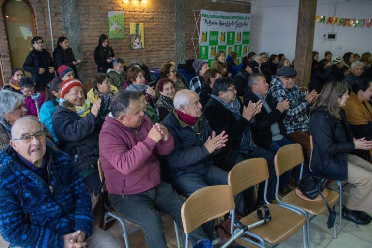 La semana pasada vivimos una emotiva jornada junto a nuestros adultos mayores, celebrando la premiación del concurso «Érase una vez»