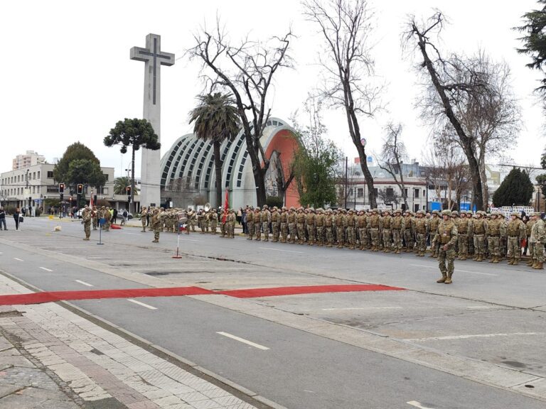 Acompañamos con orgullo la Ceremonia de Juramento a la Bandera en la Plaza de Armas de Chillán