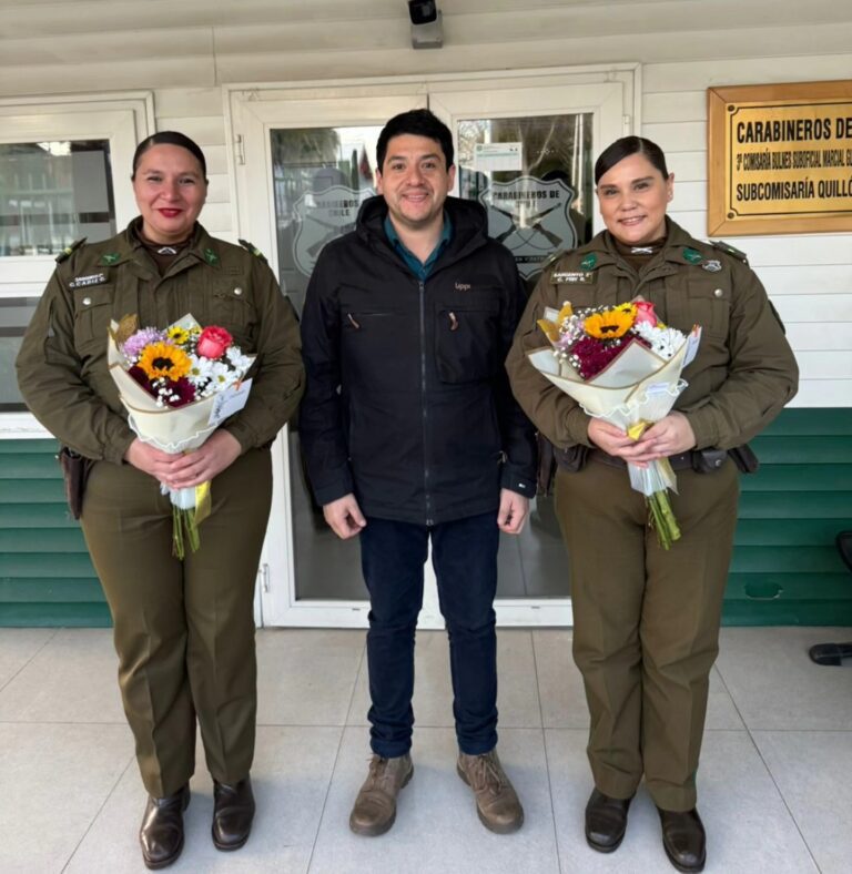 Nuestro alcalde Felipe Catalán hoy saludó con orgullo a las mujeres Carabineros de la Subcomisaría de Quillón
