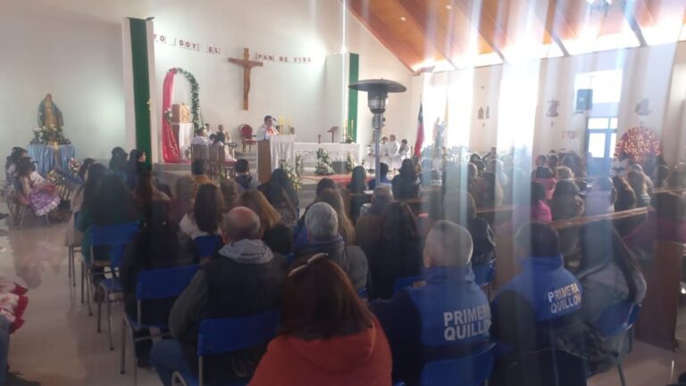 Con chilenitos, navegado y cuecas, celebramos en comunidad el Día de la Virgen del Carmen en Quillón.