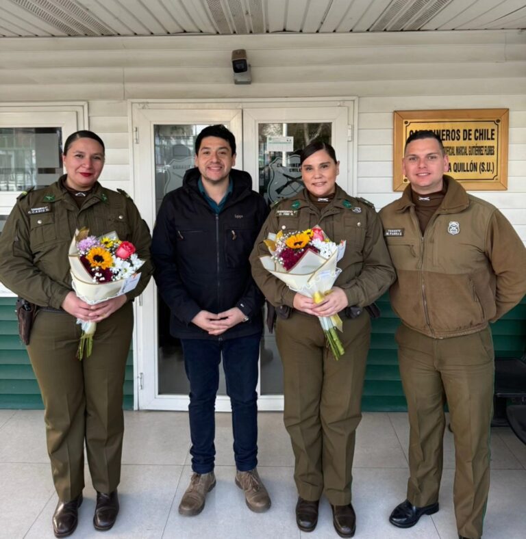 Nuestro alcalde Felipe Catalán hoy saludó con orgullo a las mujeres Carabineros de la Subcomisaría de Quillón