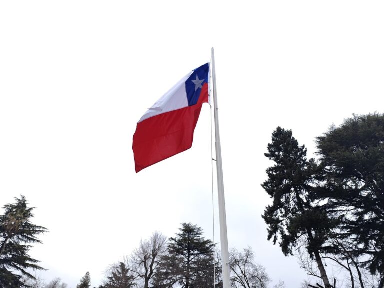 Acompañamos con orgullo la Ceremonia de Juramento a la Bandera en la Plaza de Armas de Chillán