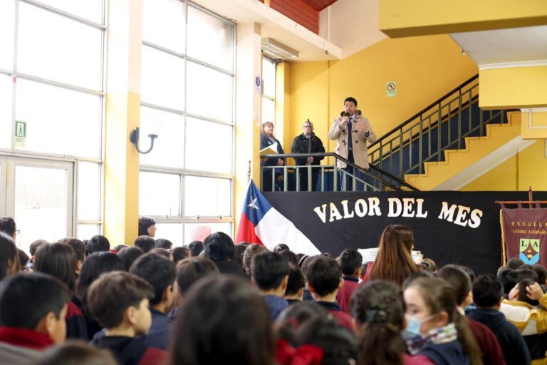 ESTABLECIMIENTOS EDUCACIONALES DE QUILLÓN RETOMAN ACTOS CÍVICOS SEMANALES