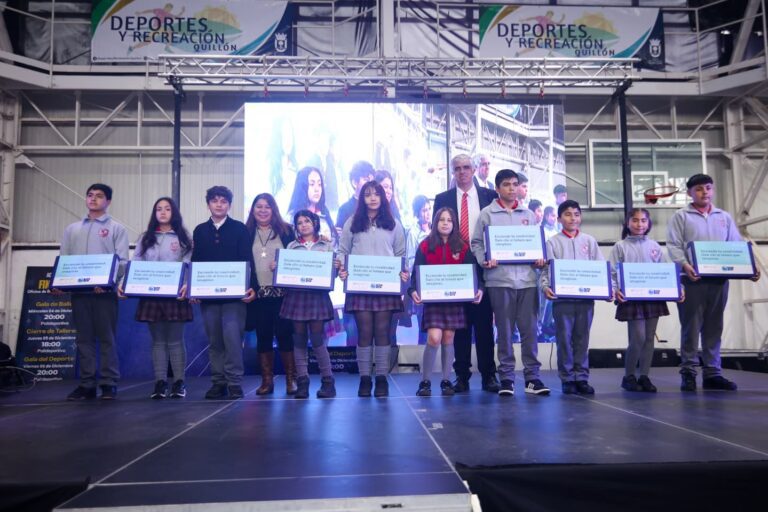 159 ESTUDIANTES DE QUILLÓN RECIBEN COMPUTADORES PARA IMPULSAR SU EDUCACIÓN