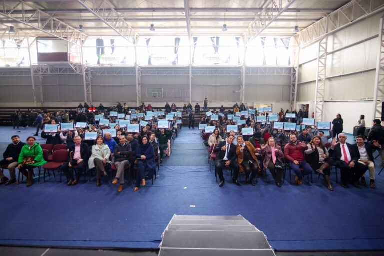 159 ESTUDIANTES DE QUILLÓN RECIBEN COMPUTADORES PARA IMPULSAR SU EDUCACIÓN