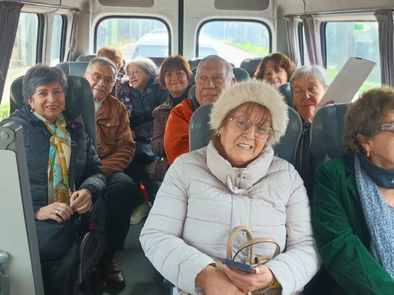 Acompañamos con mucho cariño a nuestros 10 clubes de personas mayores en la firma del convenio y pagaré del Fondo Nacional del Adulto Mayor