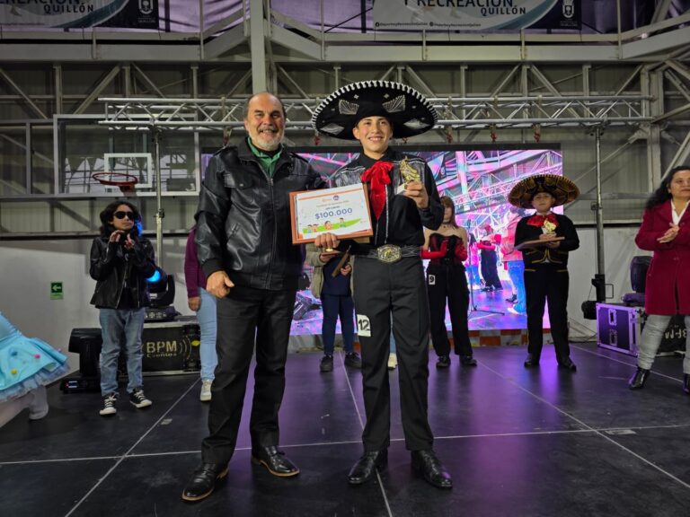 Fotografías de lo que fue la gran final del Karaoke Kids, organizado por AMUQ