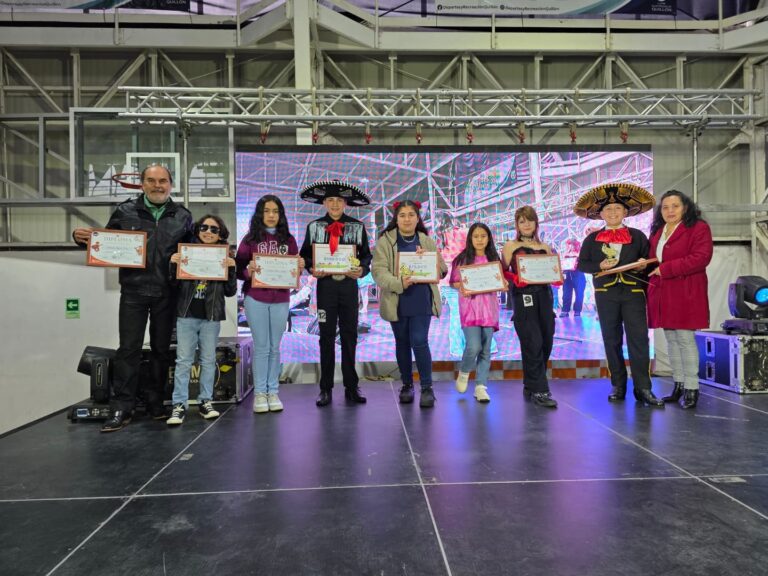 Fotografías de lo que fue la gran final del Karaoke Kids, organizado por AMUQ