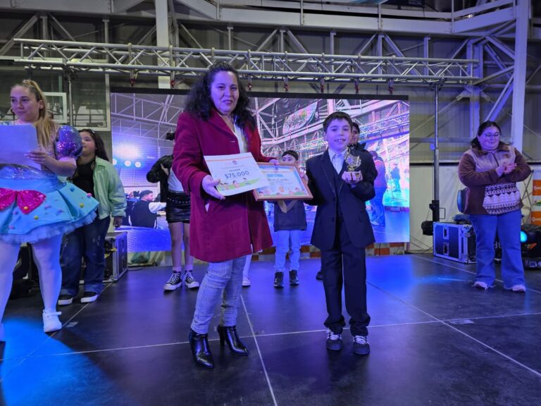 Fotografías de lo que fue la gran final del Karaoke Kids, organizado por AMUQ