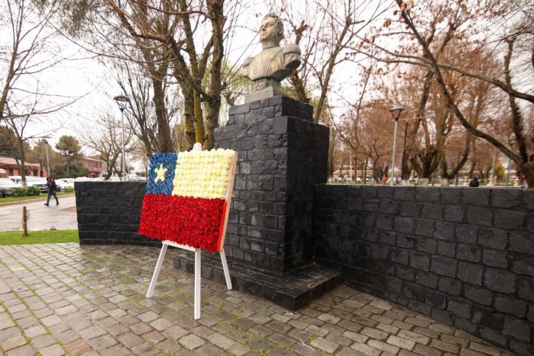 Estudiantes de Quillón conmemoraron el natalicio de Bernardo O’higgins