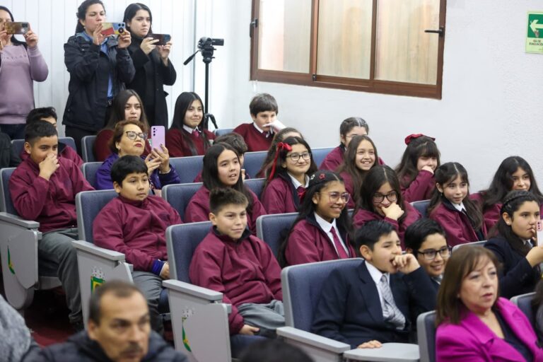 Estudiantes de Quillón conmemoraron el natalicio de Bernardo O’higgins