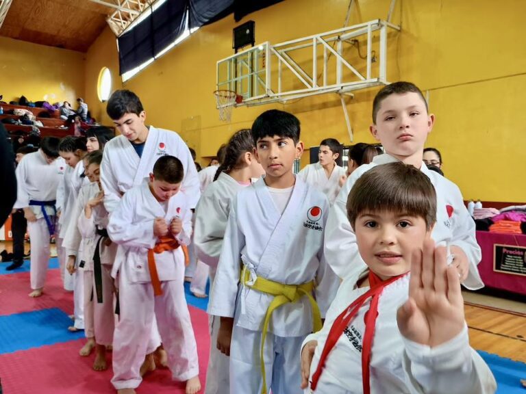 Gran participación de nuestra Escuela Muncipal de Karate Do
