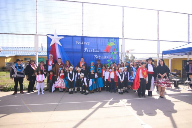 Orgullo de nuestras escuelas en la celebración de Fiestas Patrias