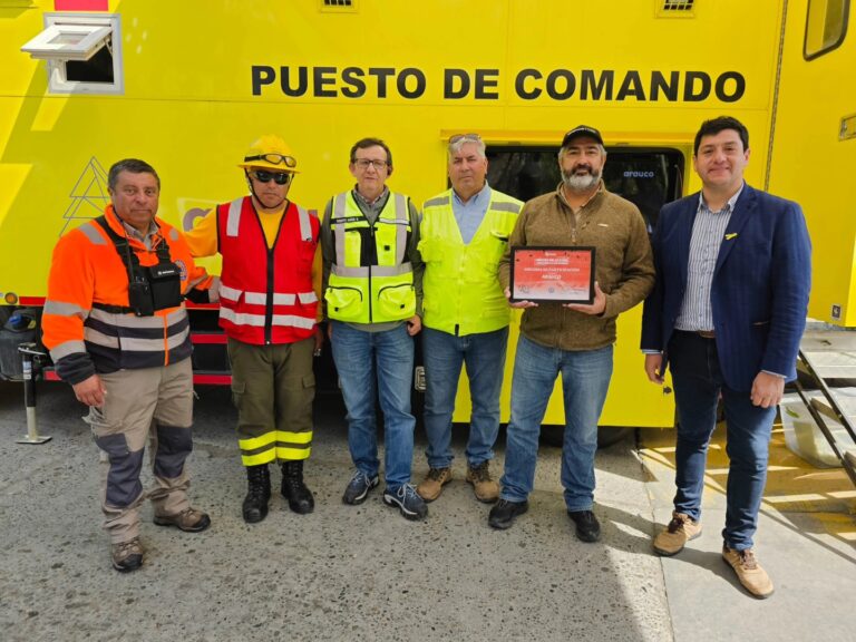 Expo héroes en acción: conociendo la emergencia en Quillón