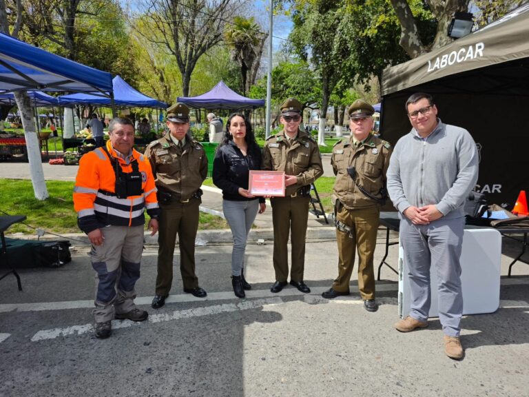 Expo héroes en acción: conociendo la emergencia en Quillón