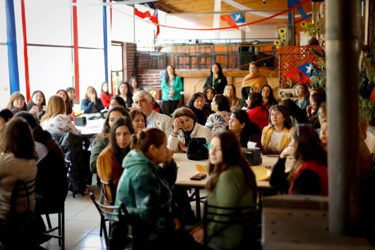 Encuentro comunal del programa Mujeres Jefas de Hogar 2025