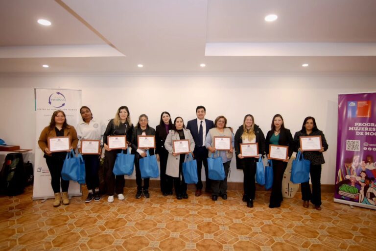 MUJERES DE QUILLÓN SON CERTIFICADAS EN PROGRAMA “MUJER TRABAJADORA Y JEFA DE HOGAR”