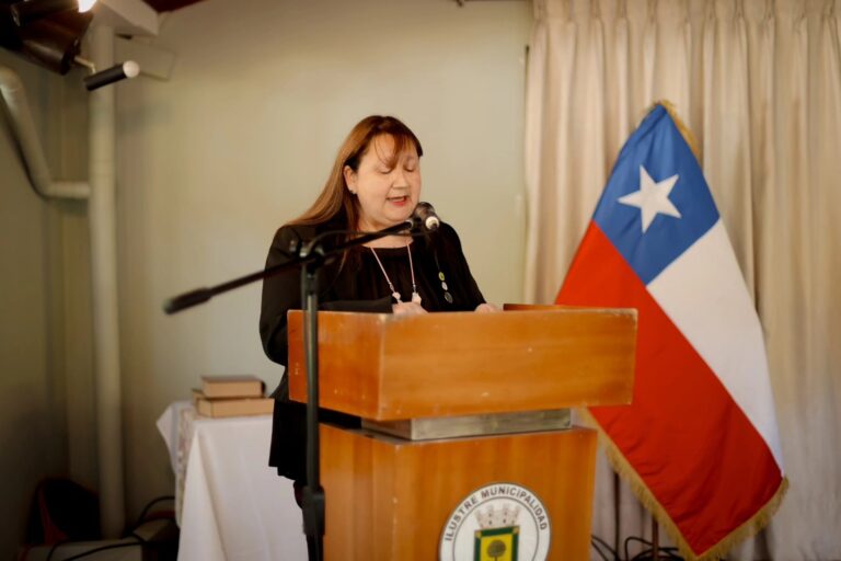 PROFESORES DE QUILLÓN CELEBRAN SU DÍA CON EMOTIVO ACTO DE RECONOCIMIENTO