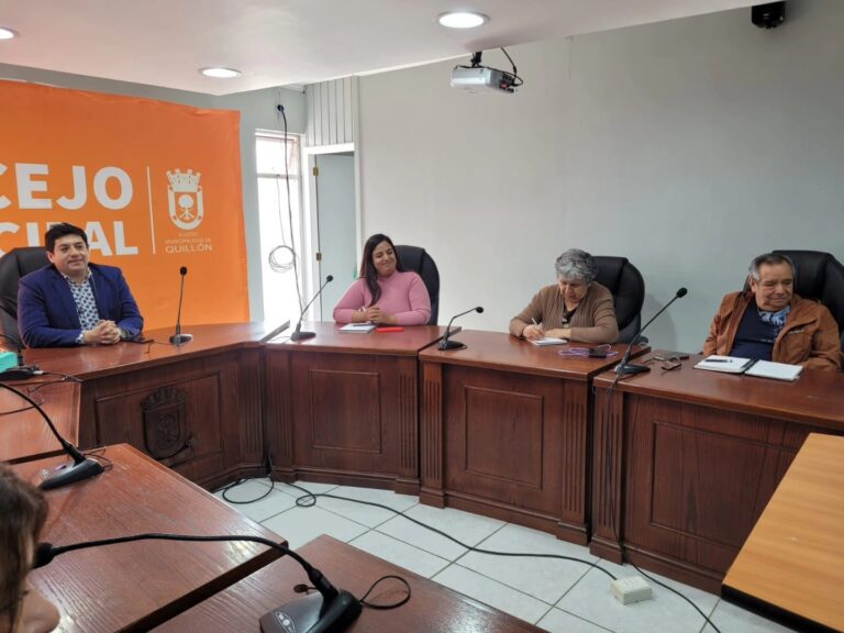 ALCALDE DE QUILLÓN SE REÚNE CON EQUIPO DEL PROGRAMA DE PREVENCIÓN DE LAS VIOLENCIAS DE GÉNERO