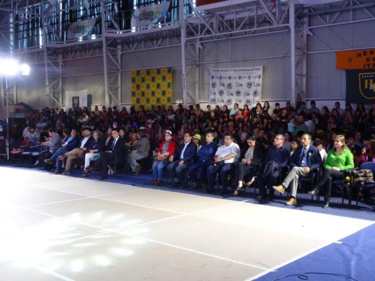 GALA FOLCLÓRICA DE ESTABLECIMIENTOS MUNICIPALES DE QUILLÓN FUE OVACIONADA POR CIENTOS DE ASISTENTES