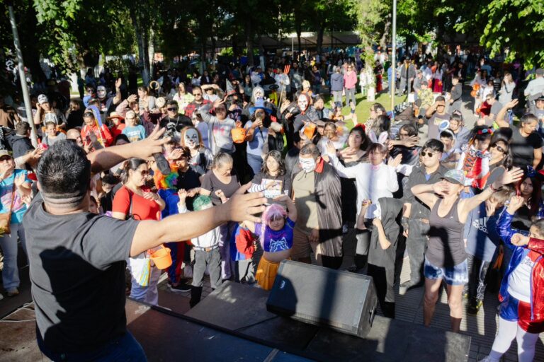 Tarde encantada reunió a centenares de familias en la plaza cívica de Quillón
