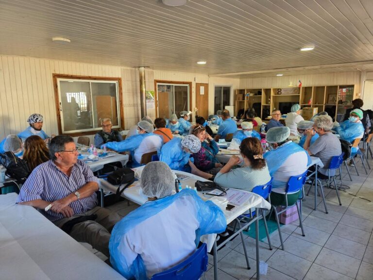 Operativo podológico entregó atención gratuita a 75 personas mayores de Quillón