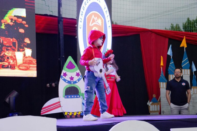 CELEBRAMOS 13 AÑOS DE HISTORIA Y TALENTO EN CUMBRES DEL VALLE COLLEGE