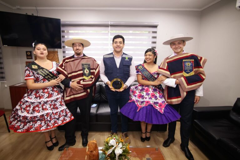 VISITA DE PAREJAS QUILLONINAS RUMBO A CAMPEONATOS NACIONALES DE CUECA