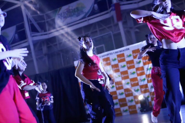 Quillón celebró el cierre anual de sus talleres de Gimnasia Aeróbica y Danza Urbana
