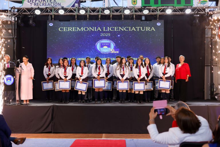 CEREMONIA DE LICENCIATURA CUARTOS MEDIOS LICEO BICENTENARIO DE QUILLÓN