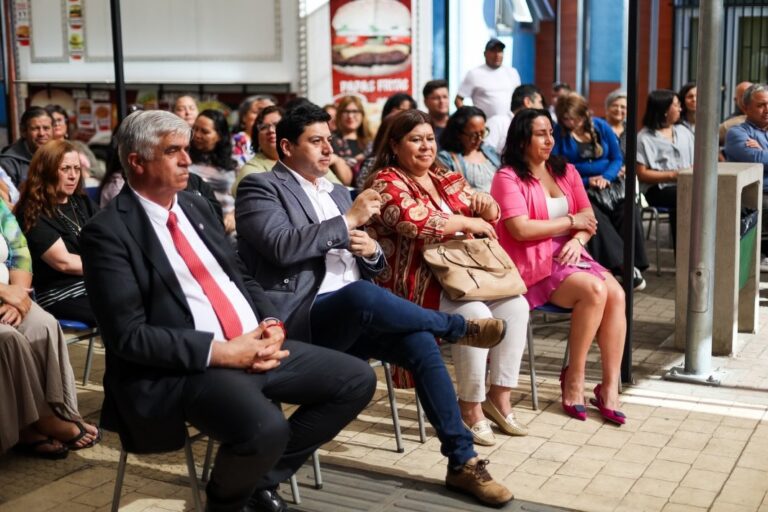 QUILLÓN DA INICIO A LA TEMPORADA ESTIVAL CON LA FERIA DE LA PLAZA Y EL MERCADO CAMPESINO