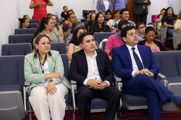 LICENCIATURA ESCUELA PASO EL ROBLE