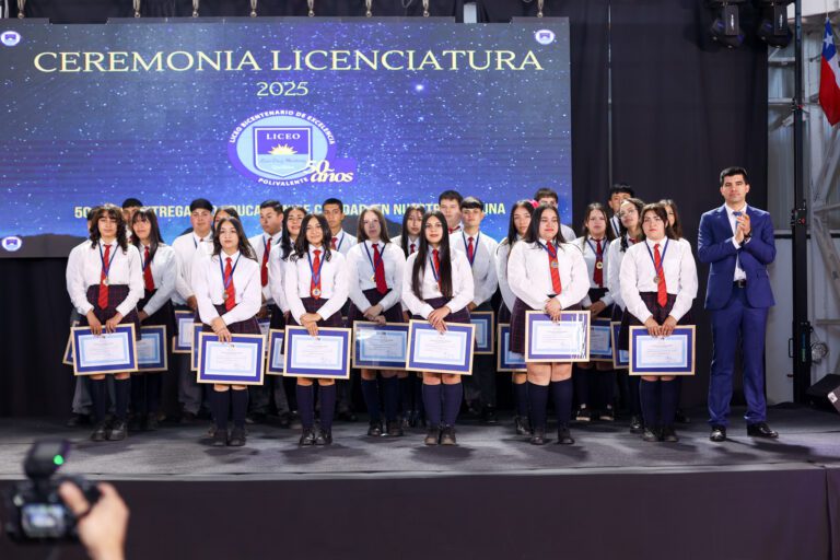 CEREMONIA DE LICENCIATURA CUARTOS MEDIOS LICEO BICENTENARIO DE QUILLÓN