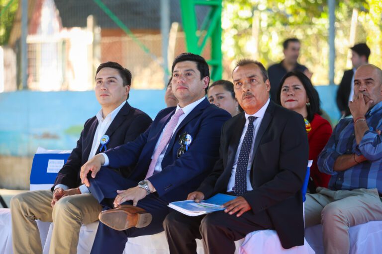 LICENCIATURA DE 8° BÁSICO EN LA ESCUELA PUERTO FRUTALES DE COYANCO