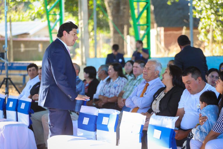 LICENCIATURA DE 8° BÁSICO EN LA ESCUELA PUERTO FRUTALES DE COYANCO