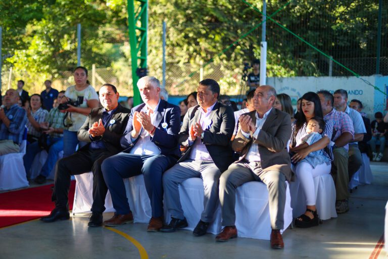 LICENCIATURA DE 8° BÁSICO EN LA ESCUELA PUERTO FRUTALES DE COYANCO