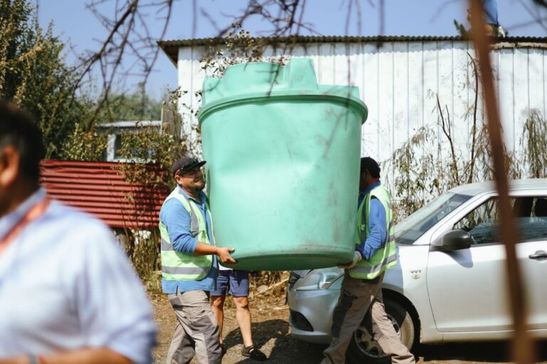 equipo municipal se encuentra desplegado en terreno apoyando a las familias afectadas por el incendio que impactó a nuestra comuna.