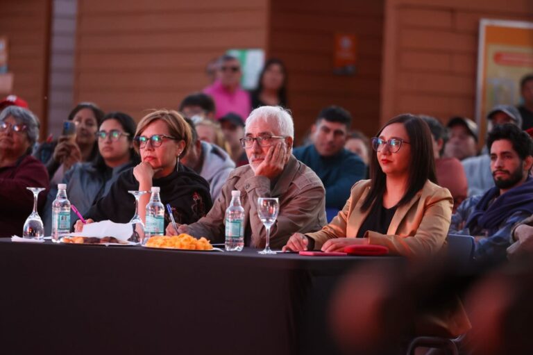VIVIMOS UNA GRAN PRIMERA NOCHE DEL FESTIVAL DEL KARAOKE QUILLÓN 2025