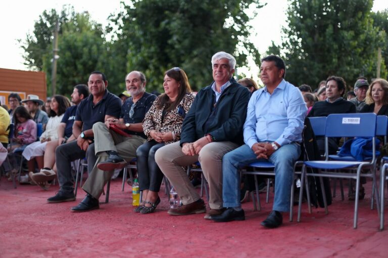 VIVIMOS UNA GRAN PRIMERA NOCHE DEL FESTIVAL DEL KARAOKE QUILLÓN 2025