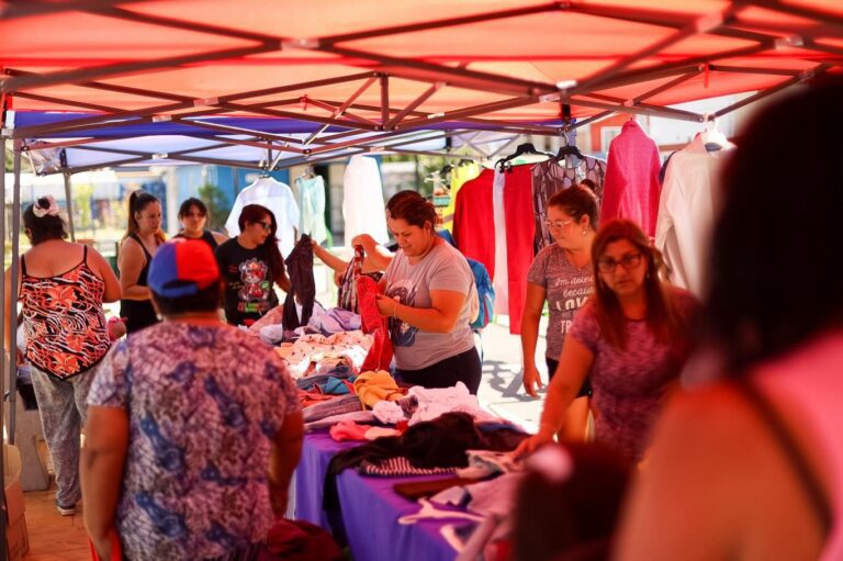 En el marco de la conmemoración del 8M, se realizó en Quillón el Clóset Solidario