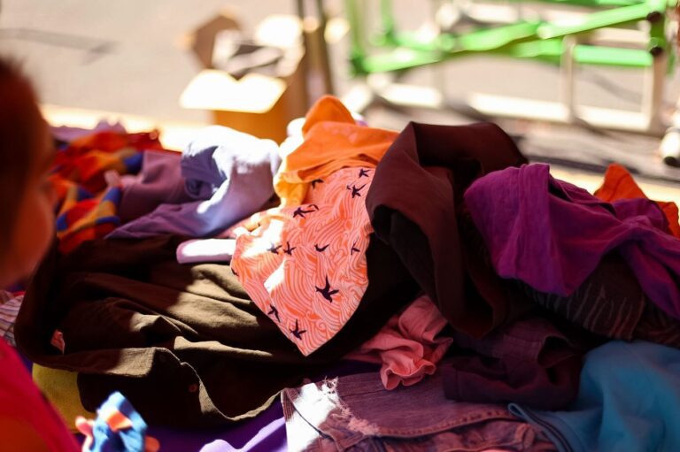 En el marco de la conmemoración del 8M, se realizó en Quillón el Clóset Solidario