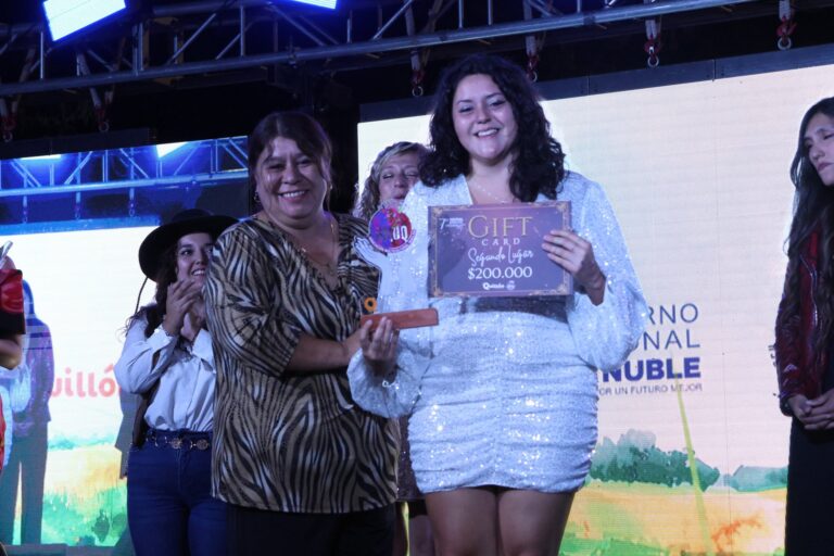 Con gran entusiasmo vivimos la Gran Final del 7° Festival de Karaoke AMUQ Quillón