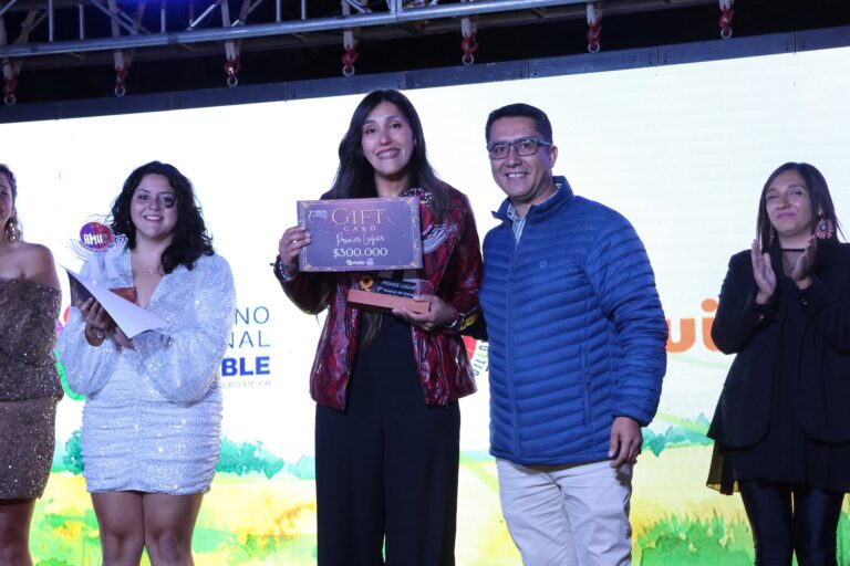 Con gran entusiasmo vivimos la Gran Final del 7° Festival de Karaoke AMUQ Quillón