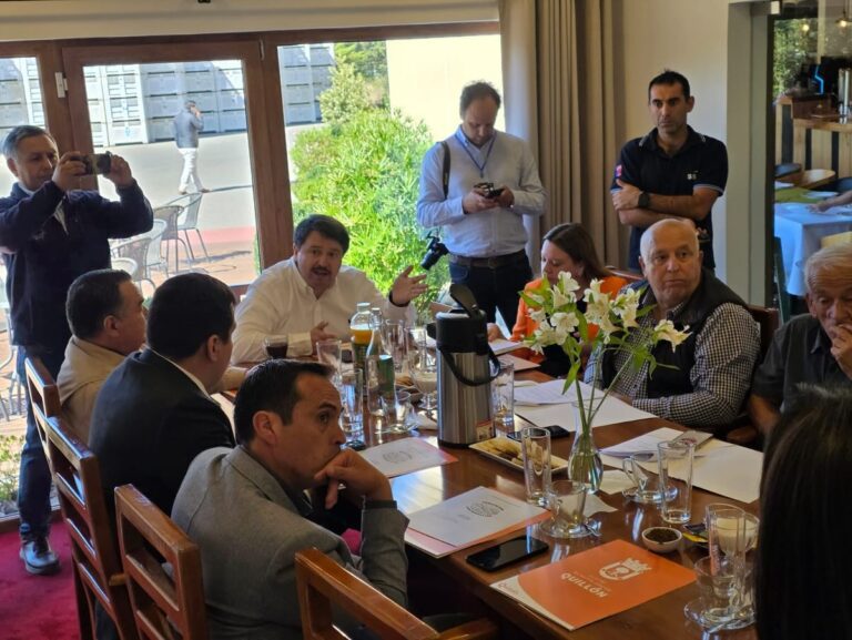 COORDINAMOS TRABAJO CONJUNTO JUNTO A LA ASOCIACIÓN DE MUNICIPALIDADES LAJA-DIGUILLÍN