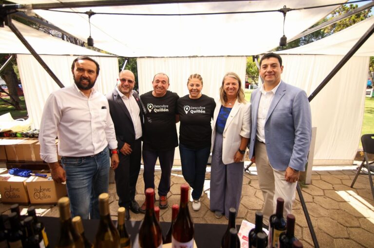 Inauguramos la Fiesta Solidaria del Vino del Valle del Itata en Plaza Ñuñoa