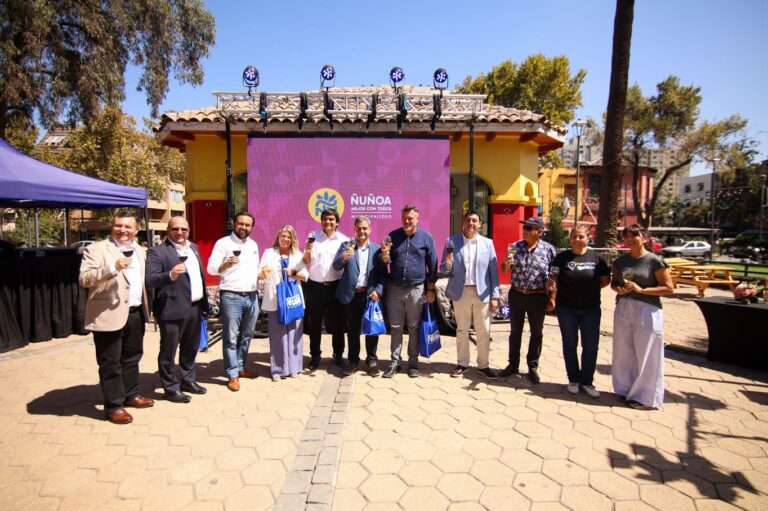 Inauguramos la Fiesta Solidaria del Vino del Valle del Itata en Plaza Ñuñoa