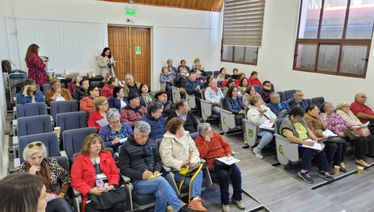 ADULTOS MAYORES PARTICIPAN EN PRIMERA REUNIÓN DE TRABAJO E INFORMATIVA DEL PROGRAMA 2026