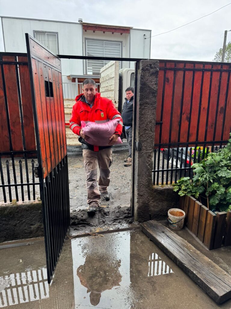 DESPLEGAMOS APOYO MUNICIPAL EN TERRENO PARA ENFRENTAR LOS EFECTOS DE LAS LLUVIAS
